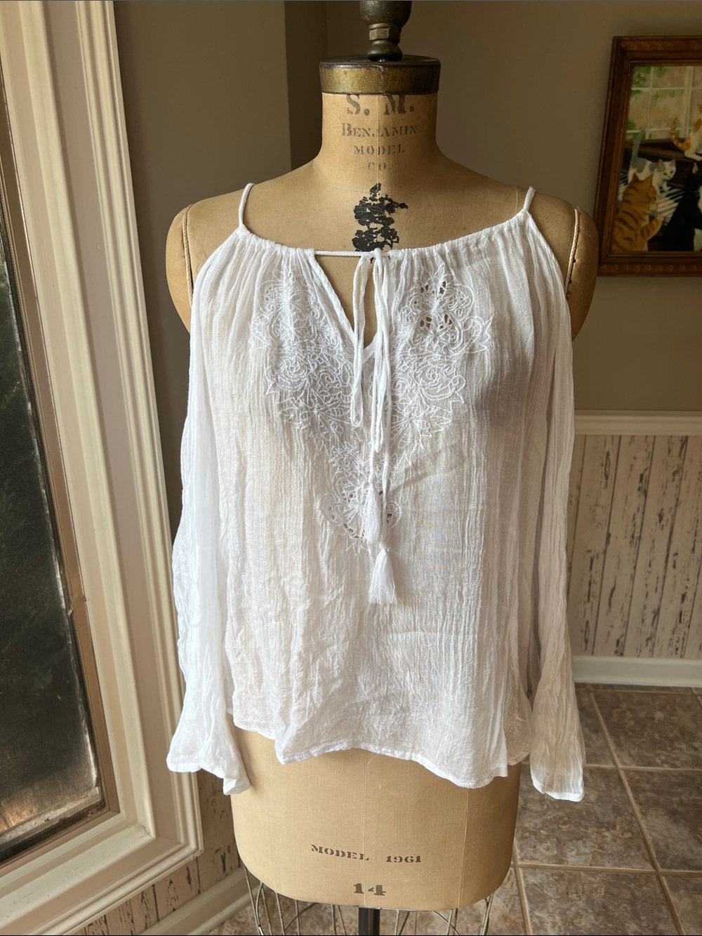 Jessica Simpson White Embroidered Cold-Shoulder Peasant Blouse